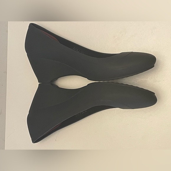 CROCS LINA DUAL COMFORT WEDGE HEELS, SHOES, WOMEN’S 8 BLACK RUBBER LIGHTWEIGHT - Picture 8 of 8